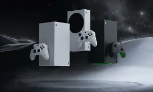 Dos consolas Xbox y sus mandos flotan en un paisaje desértico bajo un cielo estrellado. La nueva Xbox te espera.