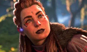 Aloy, la heroína de Horizon, mira al cielo con determinación. Su rostro está adornado con marcas tribales y su cabello recogido en un peinado elaborado.