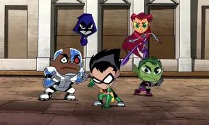 Los new teen titans, Robin, Cyborg, Raven, Starfire y Beast Boy, se preparan para la acción.