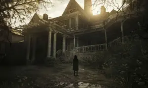 Una figura solitaria se para frente a una mansión decrépita, un escenario clave para tu **guía Resident Evil 7**.