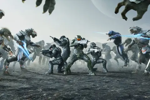 Soldados de Halo en combate contra alienígenas, con un planeta al fondo.