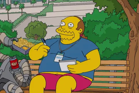 Un vendedor de cómics Simpson, con gafete de "Guest", sentado en un banco, ofrece nachos a un robot.