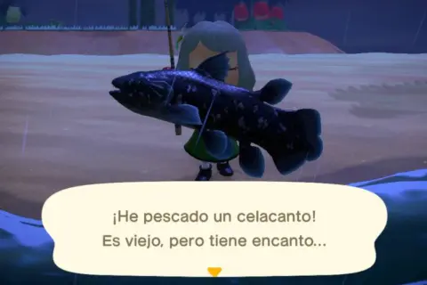 Un jugador de Animal Crossing: New Horizons pesca un celacanto, un pez antiguo y fascinante.