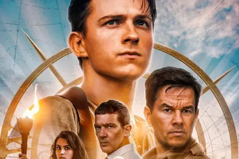 El póster de la película Uncharted 2 muestra a Tom Holland, Mark Wahlberg y Antonio Banderas, listos para una aventura.