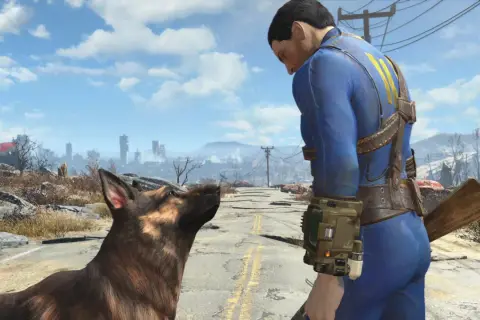 Un superviviente con traje azul de Vault-Tec y su fiel perro se miran en un camino desolado, listos para enfrentar los requisitos de Fallout 4.