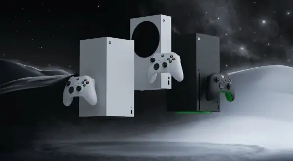 Dos consolas Xbox y sus mandos flotan en un paisaje desértico bajo un cielo estrellado. La nueva Xbox te espera.