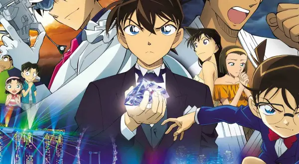 El **detective Conan final** se acerca. Conan sostiene un cristal mientras otros personajes observan, con una ciudad iluminada de fondo.