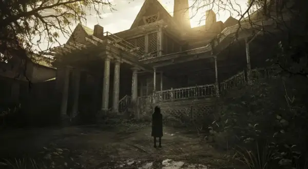 Una figura solitaria se para frente a una mansión decrépita, un escenario clave para tu **guía Resident Evil 7**.