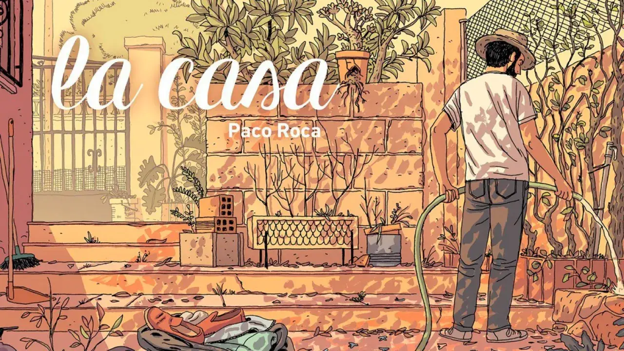 Ilustración de "La Casa" de Paco Roca. Un hombre con sombrero riega plantas en un patio soleado.