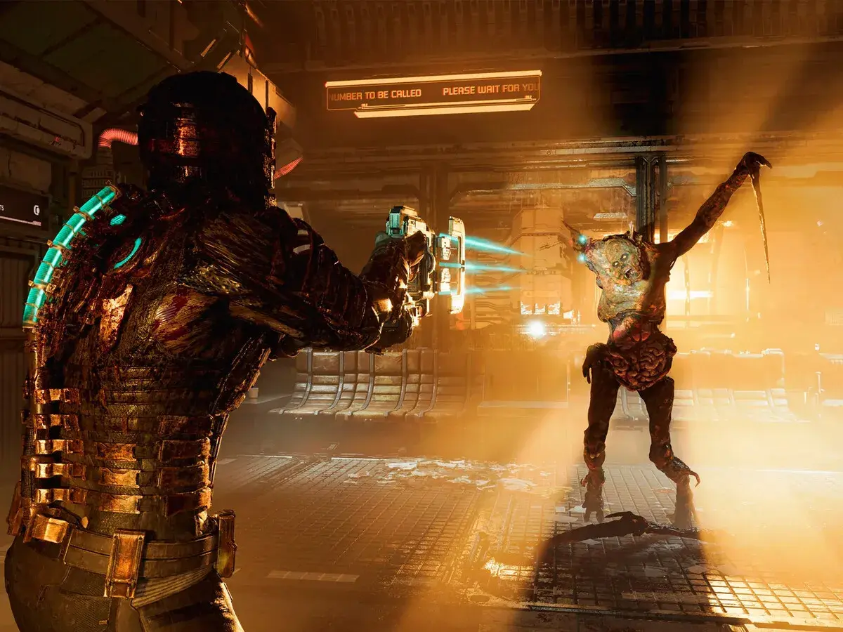 Isaac Clarke, en su armadura, se enfrenta a un necromorfo en el remake de Dead Space. ¡Una guía para sobrevivir!