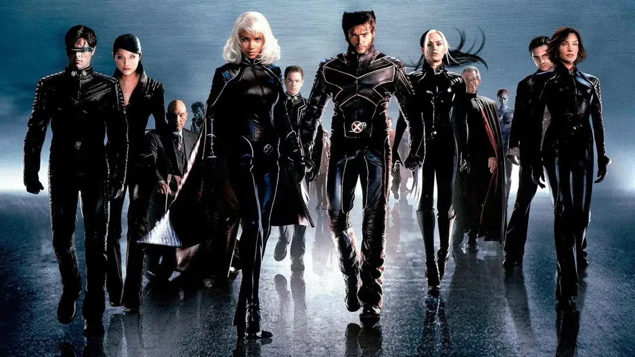 El reparto de X-Men camina unido, con Wolverine al frente.