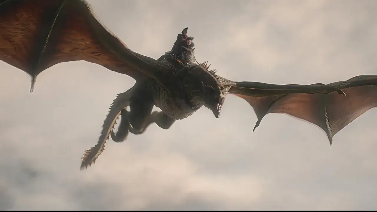 Un jinete en un dragón surca los cielos, una escena épica de la casa del dragón.
