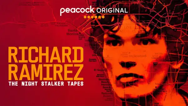 El rostro del rondador nocturno Richard Ramirez se superpone a un mapa de Los Ángeles, con el título "The Night Stalker Tapes".