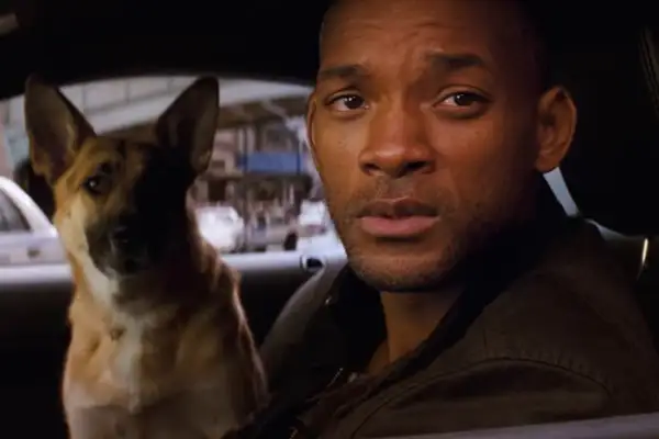 Will Smith y su fiel perro en el coche, listos para la aventura en Soy Leyenda 2.