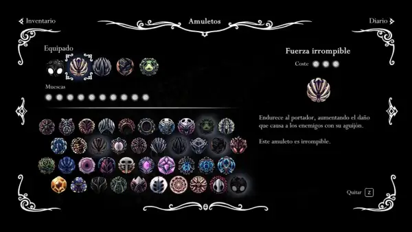 Inventario de amuletos de Grimm Hollow Knight. Se muestra el amuleto "Fuerza irrompible" equipado, que aumenta el daño del aguijón.
