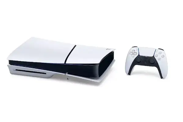La consola PlayStation 5 y su mando DualSense, listos para la acción desde cuando salio la Play 5.