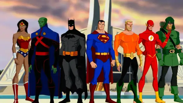 Los personajes de la Liga de la Justicia, incluyendo a Wonder Woman, Martian Manhunter, Batman, Superman, Aquaman, Flash y Green Arrow, posan juntos.